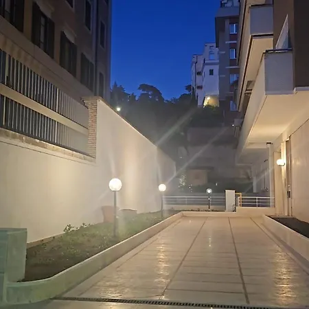 Stanza Privata Tra Villa Pamphili E Piazza San Pietro